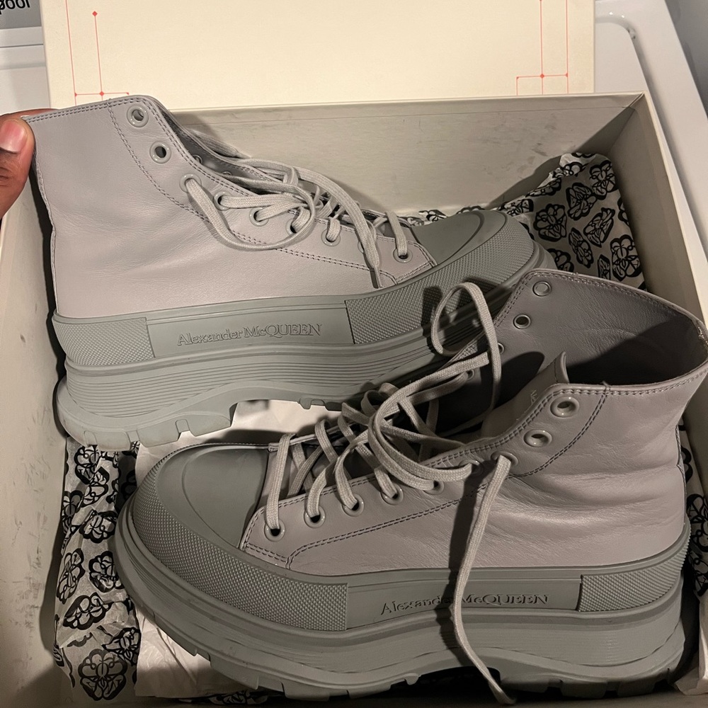 Gray👀 Alexander McQueen sneakers in size 12 mens